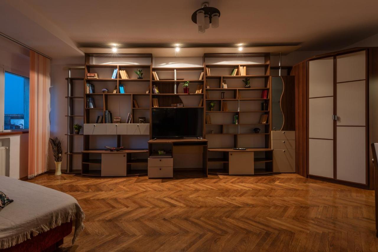 Old Town Home Library Букурещ Екстериор снимка